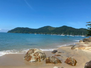 Apartamento com piscina perto do mar de Ubatuba